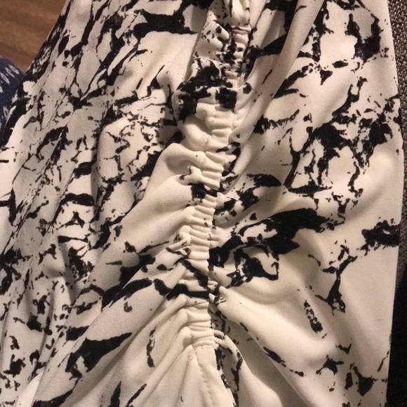 VINCE CAMUTO Marble Print Blouse. - Picture 7 of 7